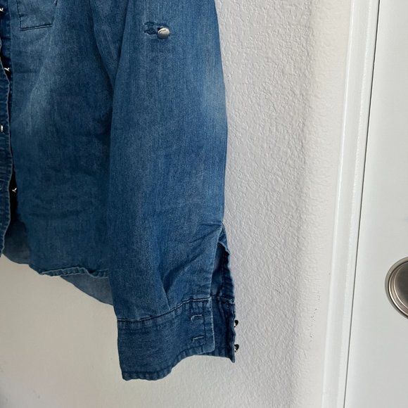 Button Up Shirts Bundle - Picture 11 of 12